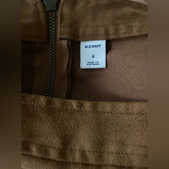 Old Navy Faux Suede Brown Mini Skirt with Pockets and Zipper Size 4 - Picture 3 of 5